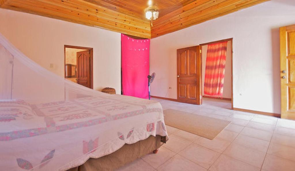 Dolphin Bay Yoga Guest House Drapers Стая снимка