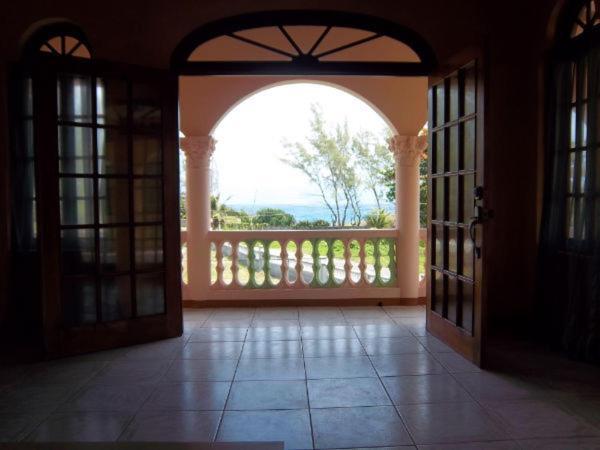 Dolphin Bay Yoga Guest House Drapers Стая снимка