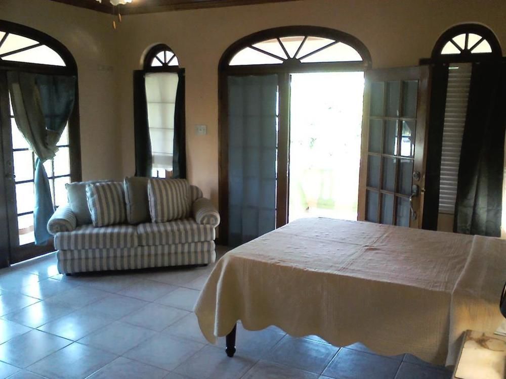 Dolphin Bay Yoga Guest House Drapers Екстериор снимка