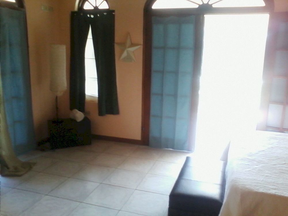 Dolphin Bay Yoga Guest House Drapers Екстериор снимка